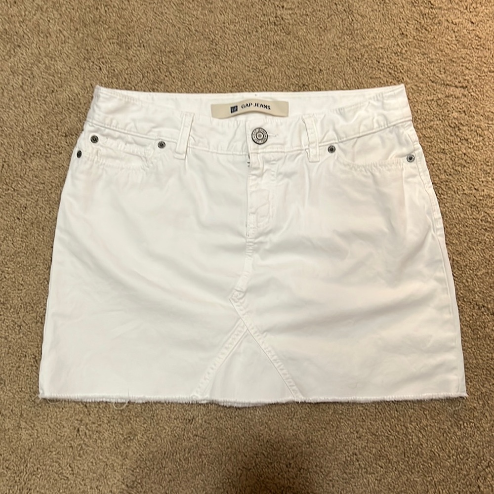 White gap denim mini skirt with raw hem